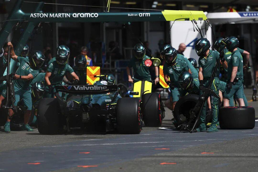 关于阿斯顿马丁翻盘索伯车队,阿隆索刷新纪录的信息 关于阿斯顿马丁翻盘索伯车队,阿隆索刷新纪录的信息